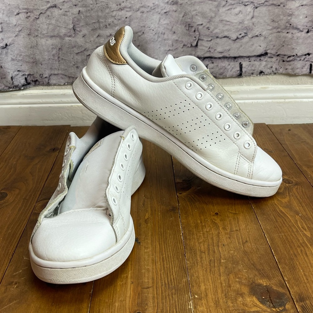 Adidas women’s advantage sneakers white size 9.5